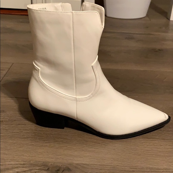 White pointed shoes - Picture 1 of 6